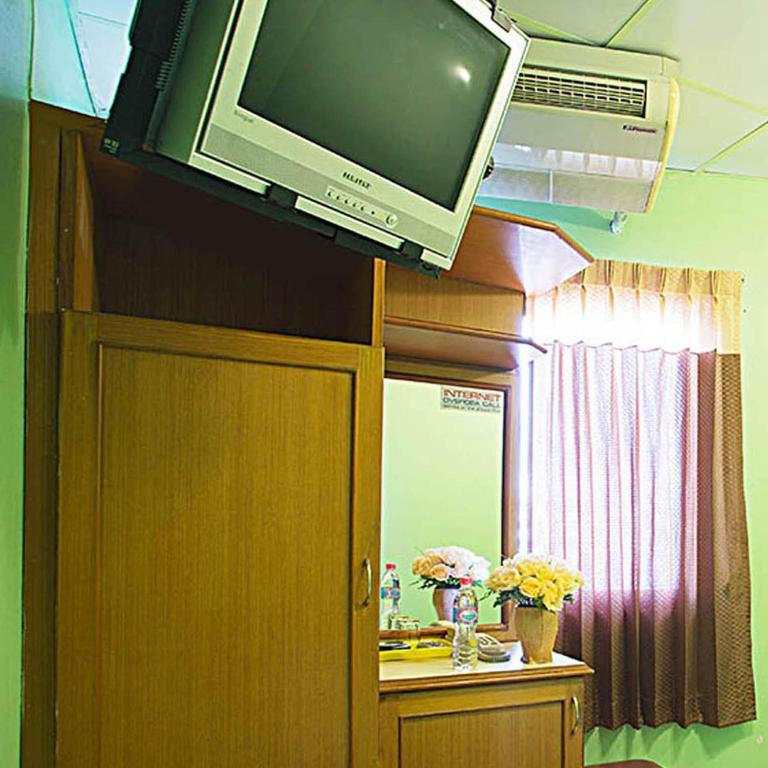 Four Sons Inn Bangkok Room photo